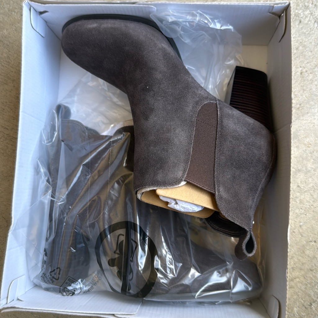 Michael Kors Leather Evaline Heeled Bootie / Size 8 M / Chocolate / New In Box